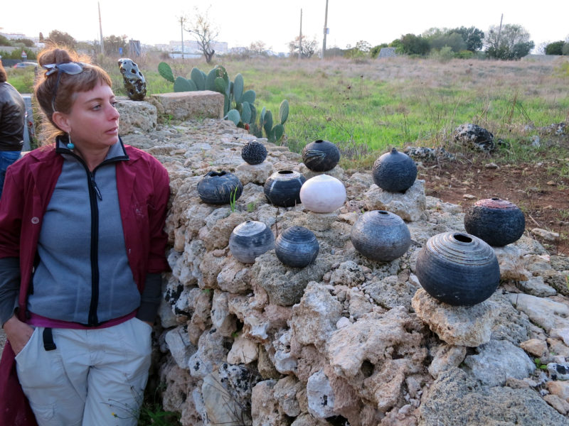 Whispering Globes at La chiesa dei diavoli - Ildikó Károlyi