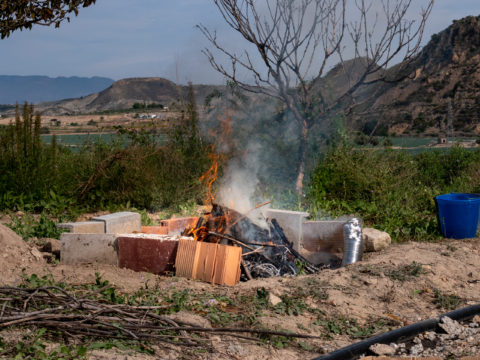 Gödrös égetés helyi anyagokból - Károlyi Ildikó kerámia