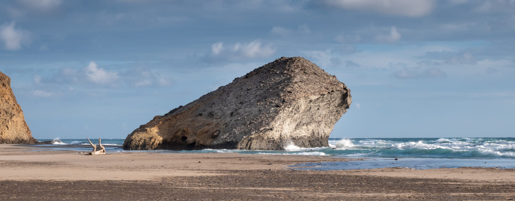 Playa de Mónsul ikonikus sziklája - Károlyi Ildikó kerámia