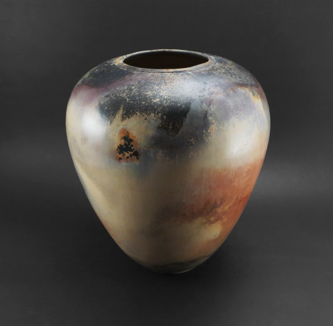 Female Vase: Reflecting Nebulae - Ildikó Károlyi